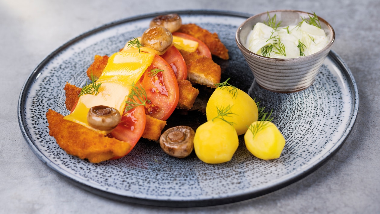 Wegański kotlet/ mizeria / młode ziemniaki